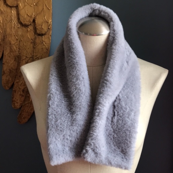 NWT Gray faux fur elegant winter scarf monochromatic quiet luxury old money OS - Picture 7 of 9